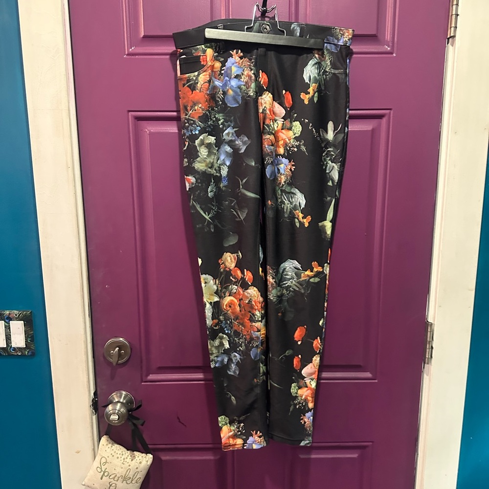 Photo Real Floral Print Black Jeggings